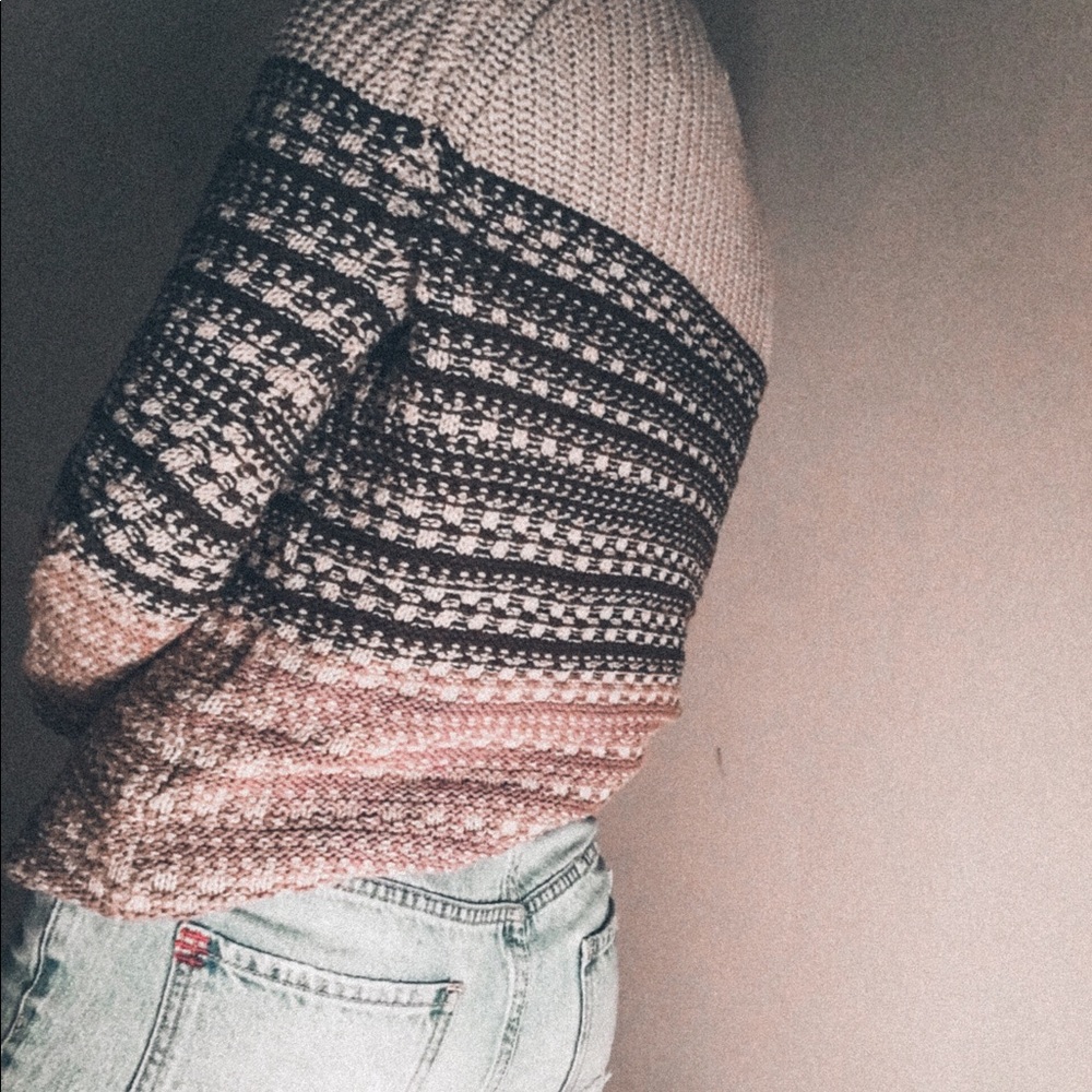 URBAN OUTFITTERS KNIT SWEATER
